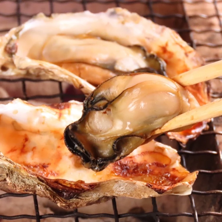 焼き上がった殻付き牡蠣